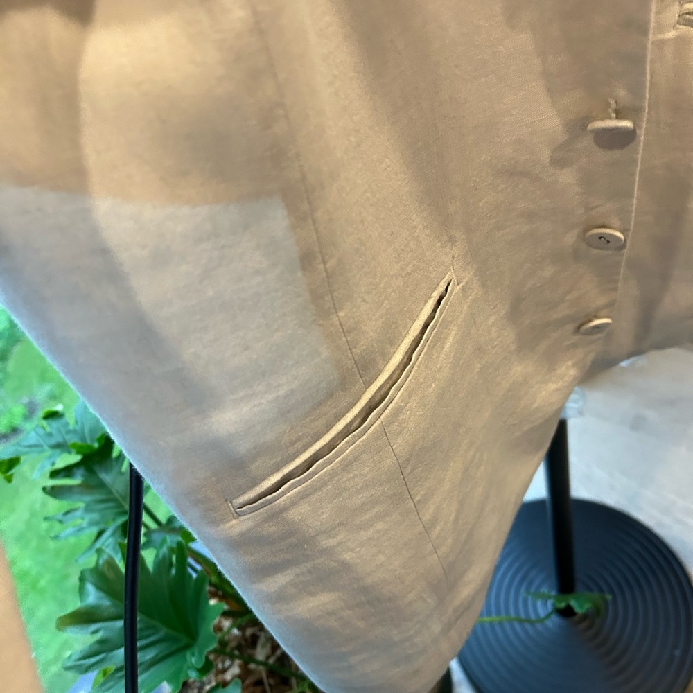 Pas de Calais Paris designed linen jacket - Picture 8 of 10